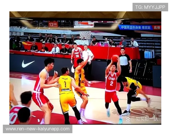 CBA 球员胯下运球过人引观看席尖叫
