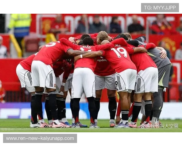 曼联主场失利引爆球迷愤怒，内部矛盾浮出水面